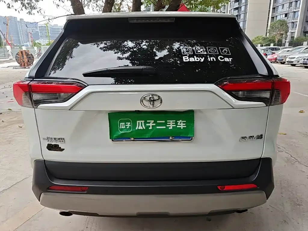 Toyota RAV4 — фото 2
