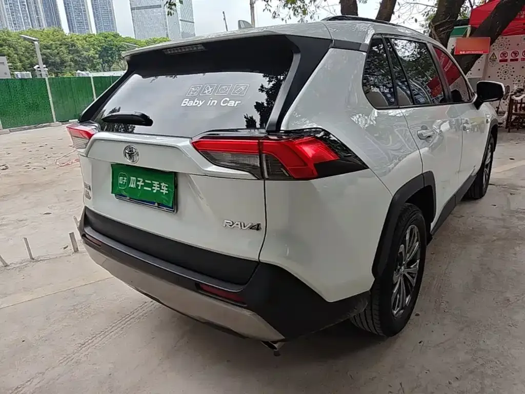 Toyota RAV4 — фото 4