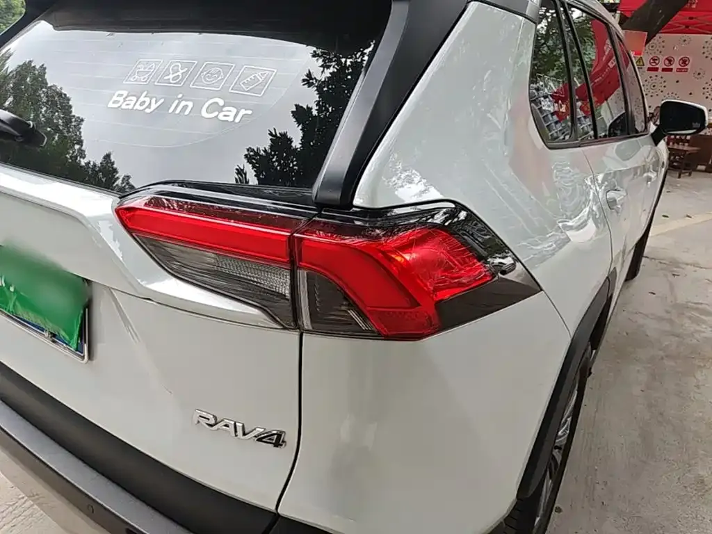 Toyota RAV4 — фото 10