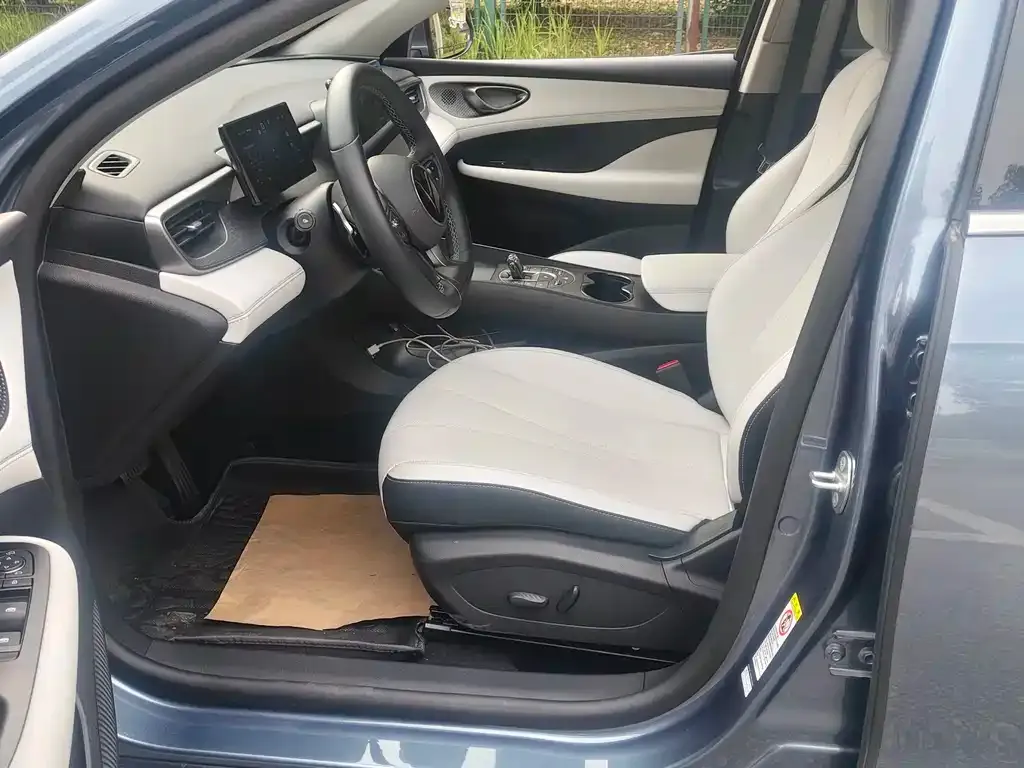 BYD Seal 05 DM-i — фото 10