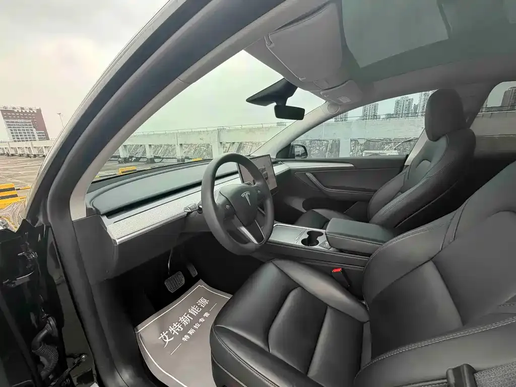 Tesla Model Y — фото 7