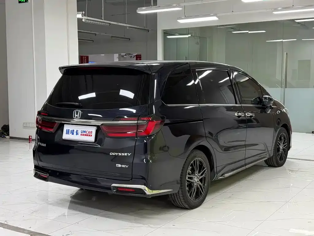 Honda Odyssey — фото 10