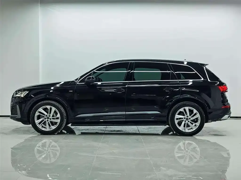Audi Q7 — фото 10