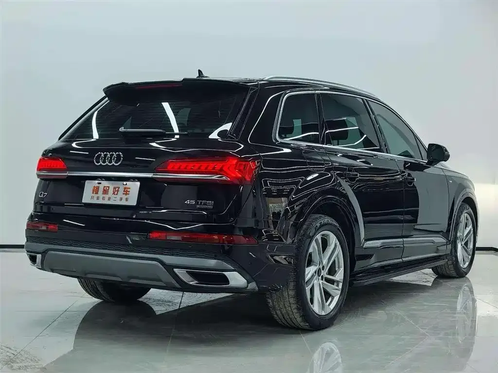Audi Q7 — фото 7