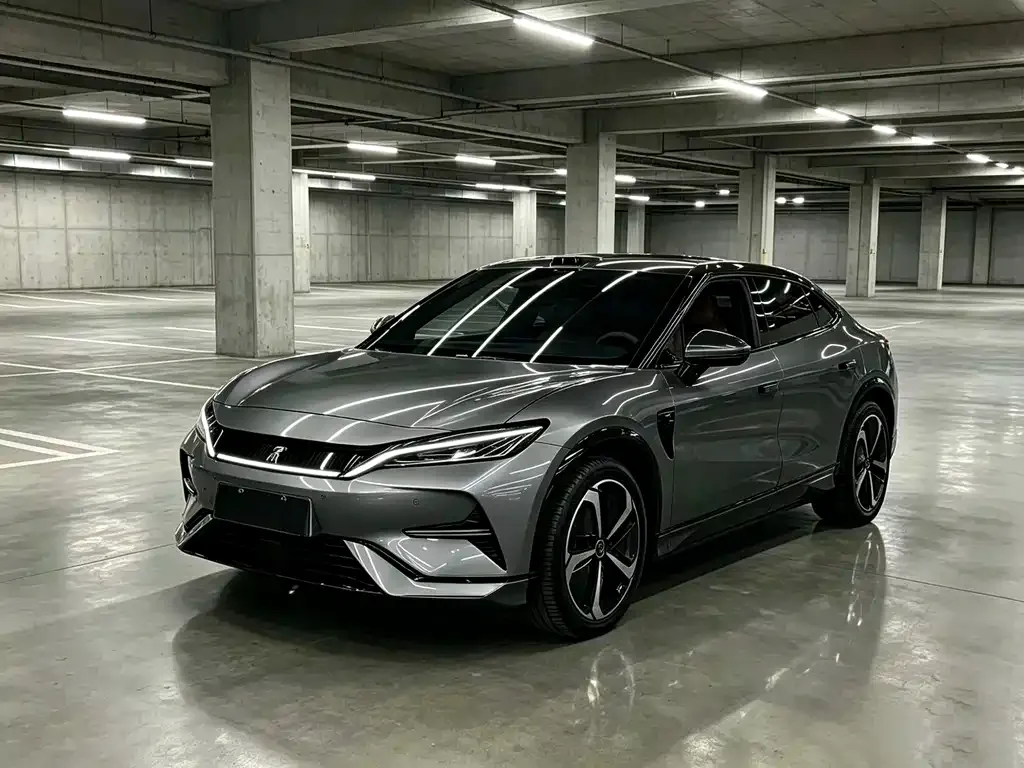 BYD L EV — фото 1