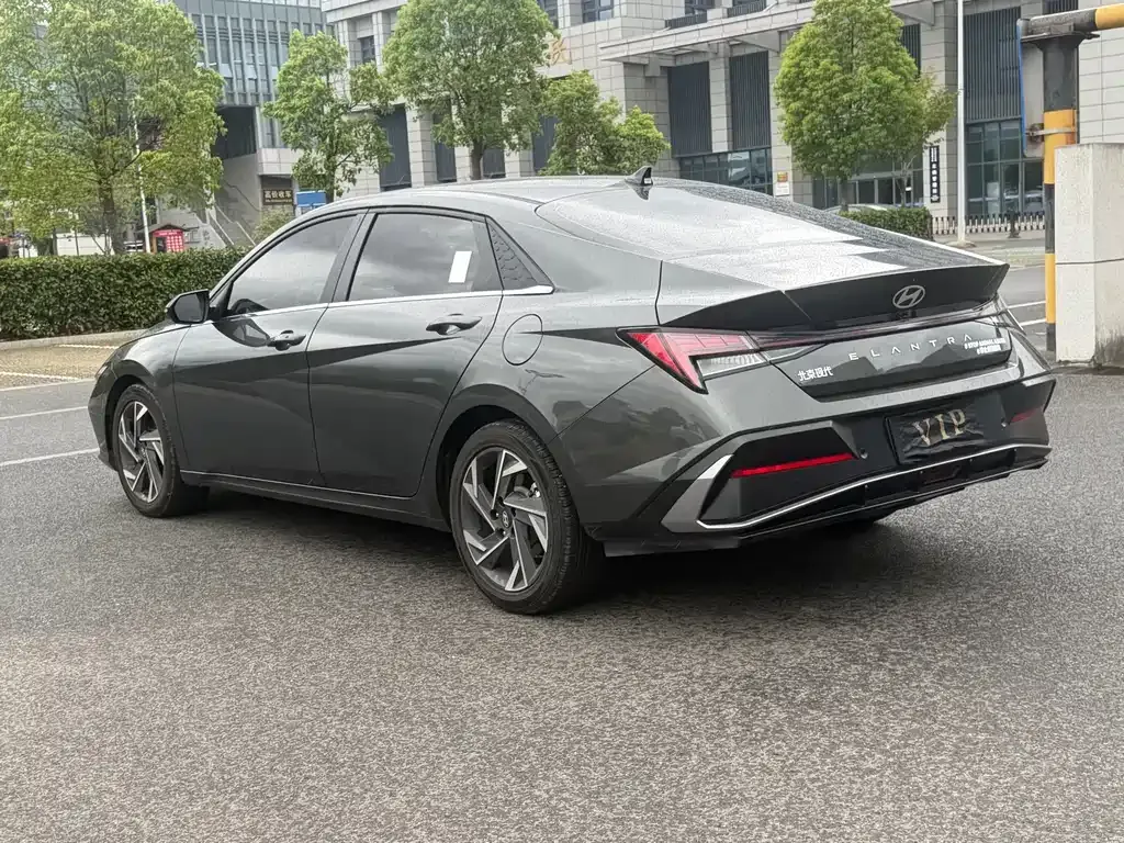 Hyundai Elantra — фото 8