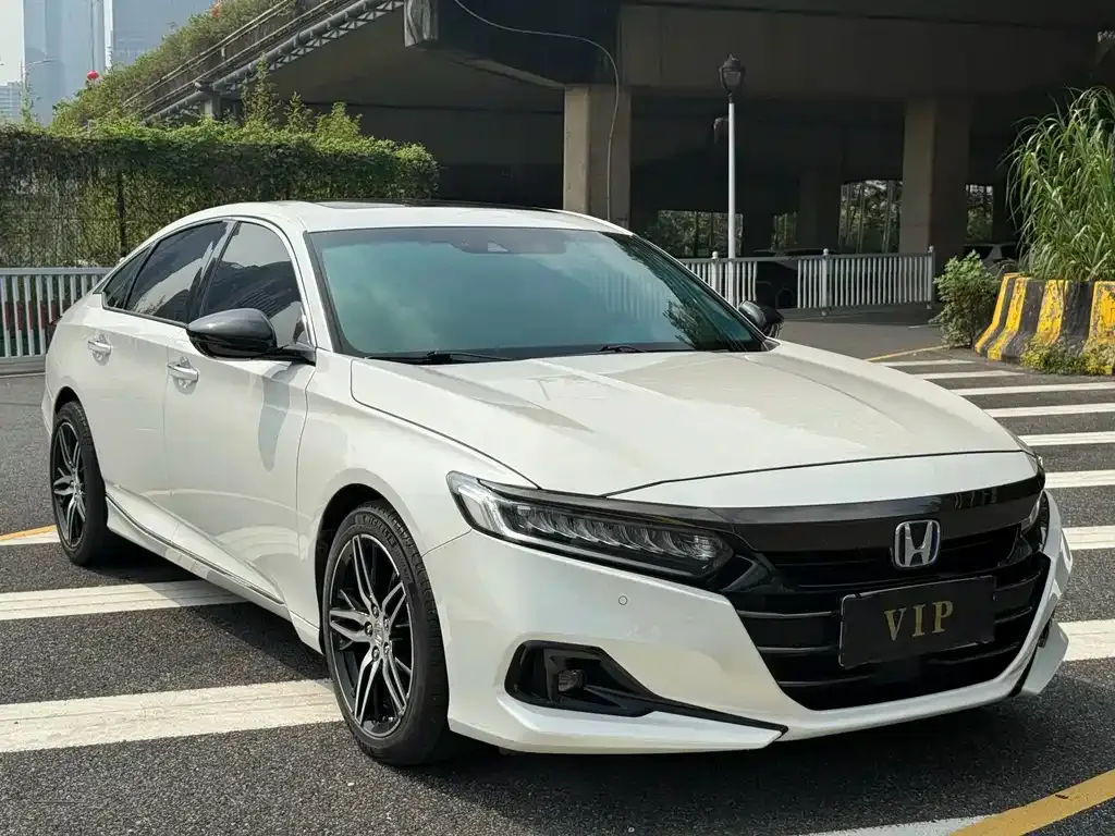 Honda Accord — фото 1