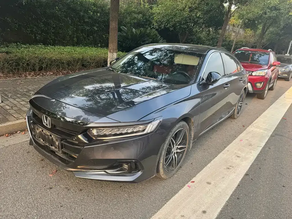 Honda Accord — фото 1