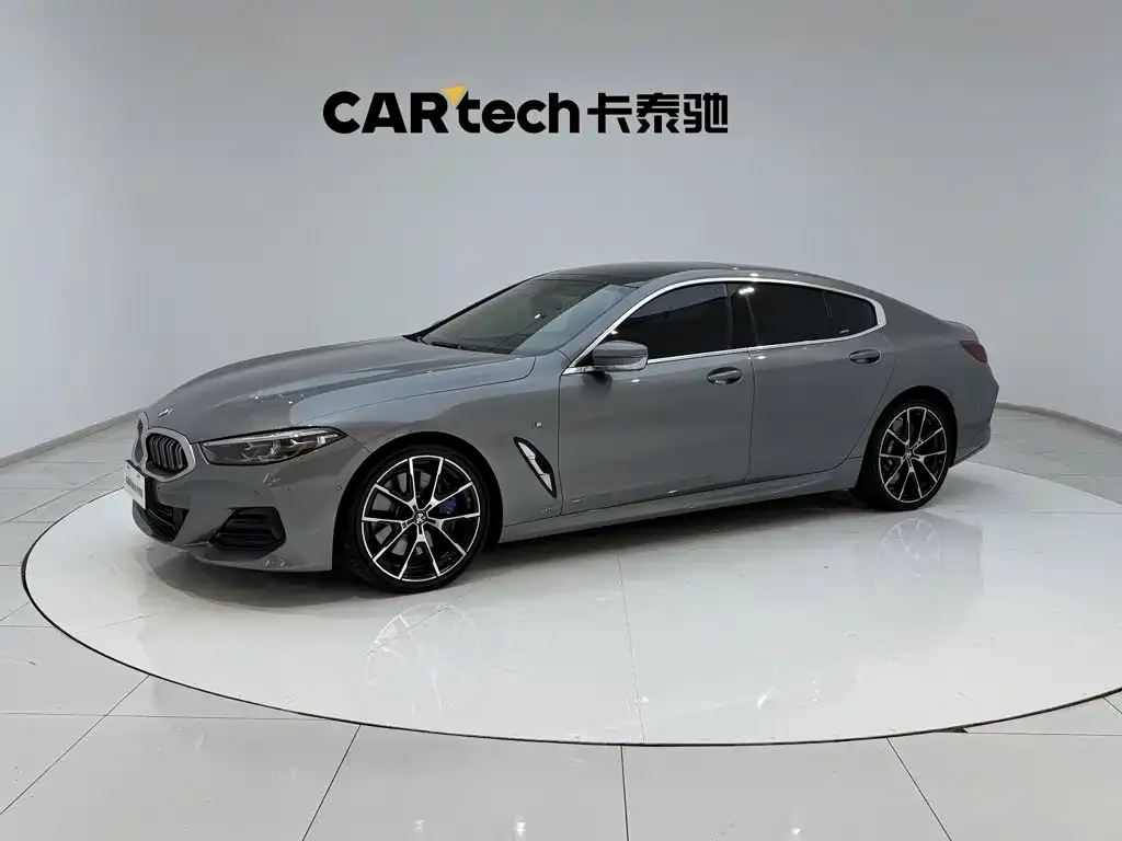 BMW 8 Series — фото 1