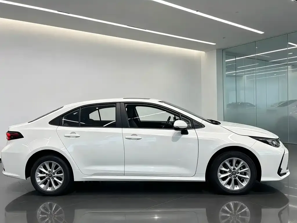 Toyota Corolla — фото 9