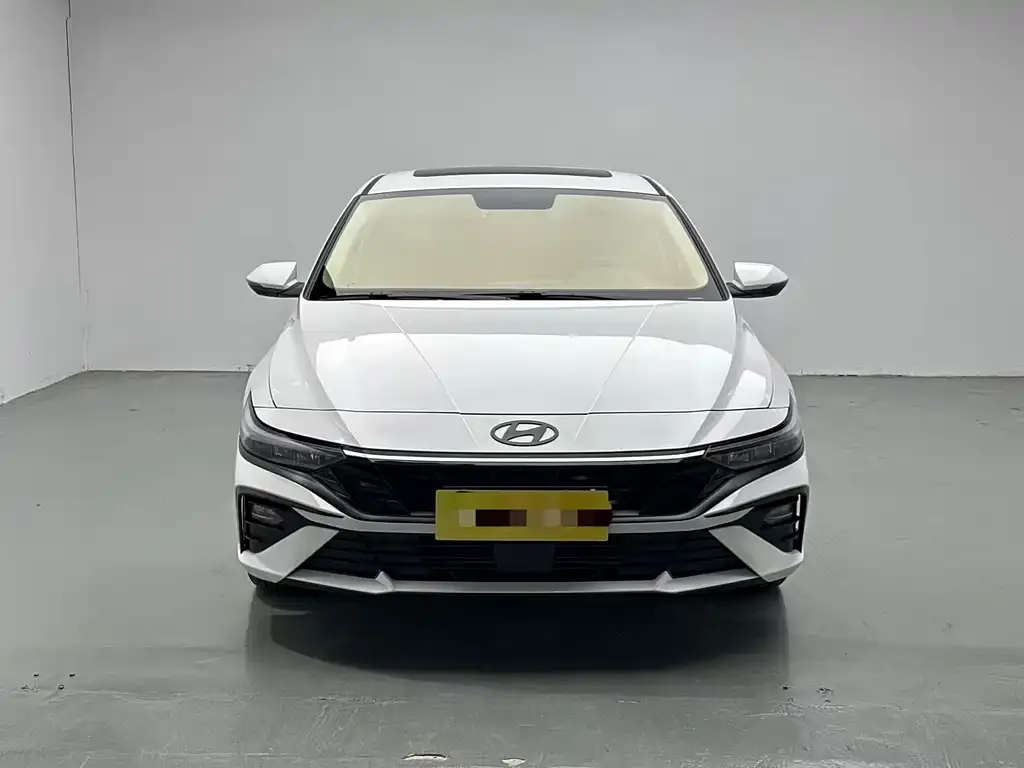 Hyundai Elantra — фото 3