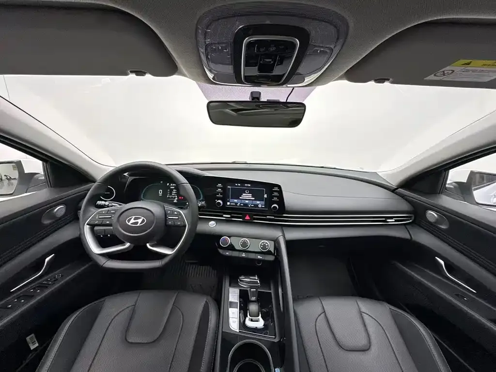 Hyundai Elantra — фото 4