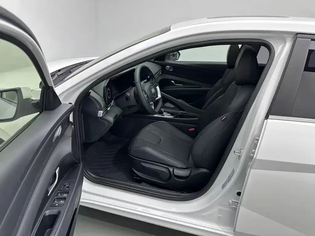 Hyundai Elantra — фото 9