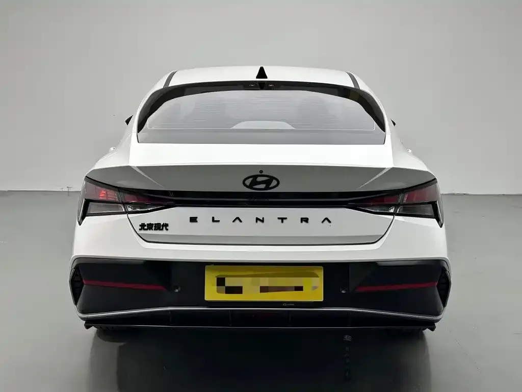 Hyundai Elantra — фото 6