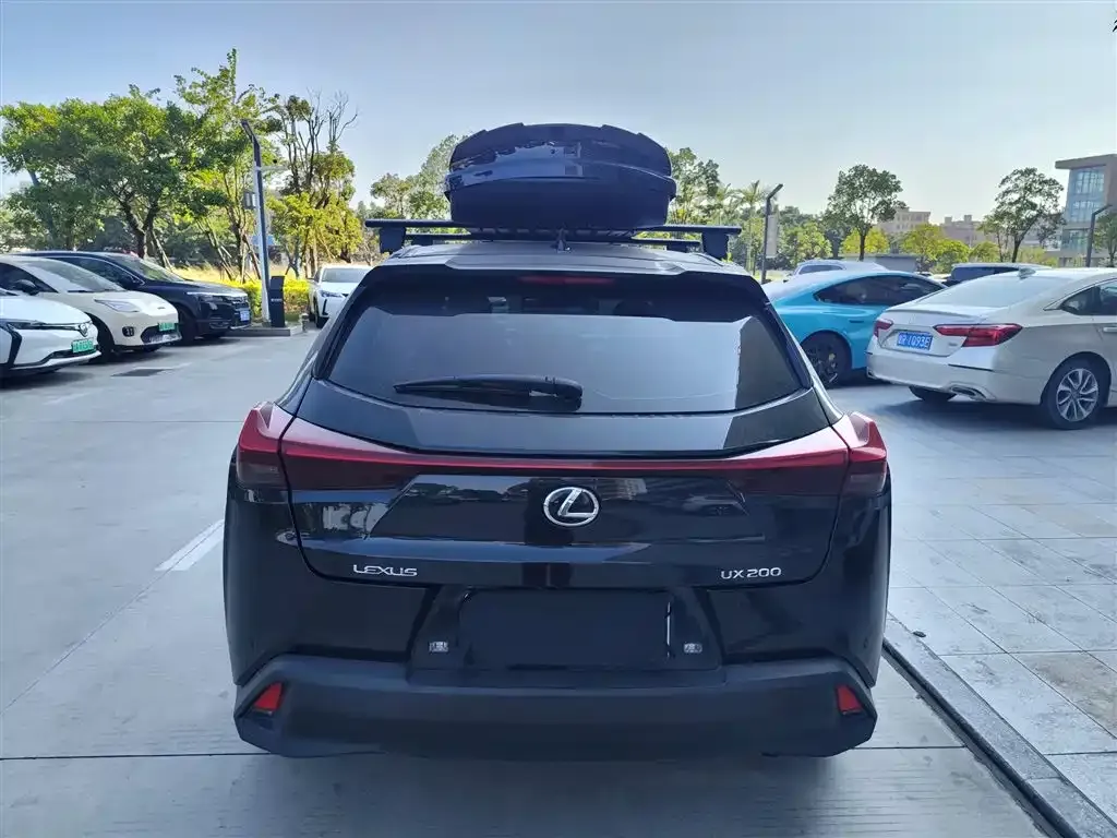 Lexus UX — фото 2