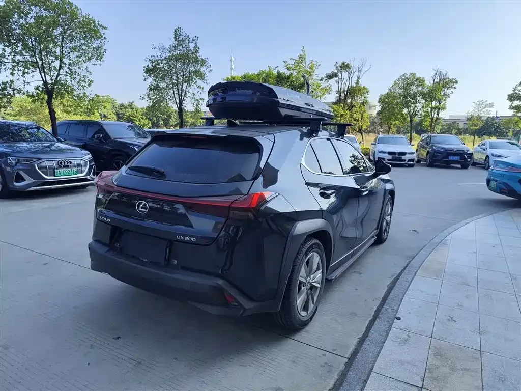 Lexus UX — фото 9