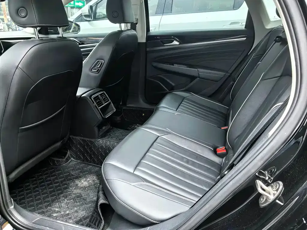Volkswagen Passat — фото 8