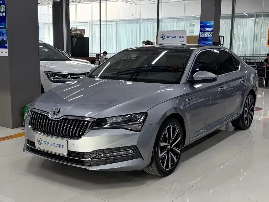 Skoda Superb — фото 1