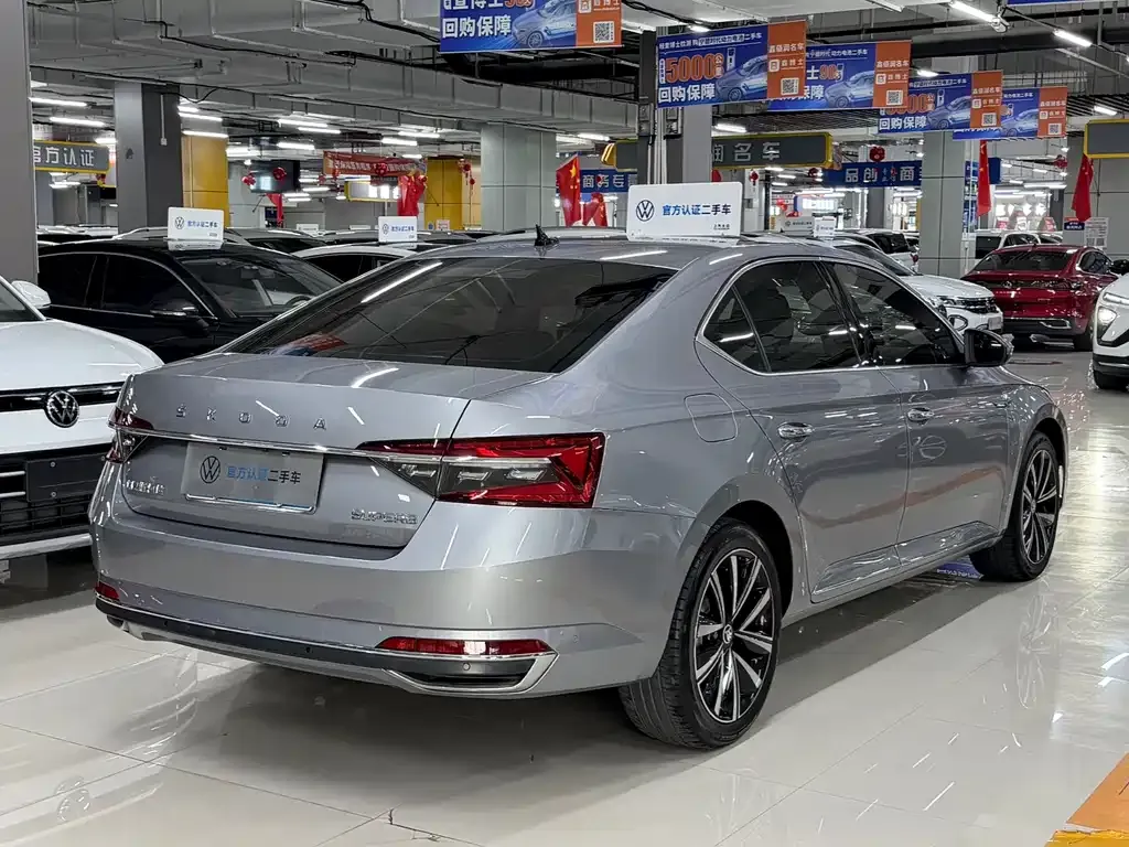 Skoda Superb — фото 10