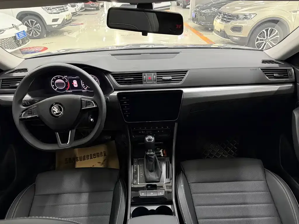 Skoda Superb — фото 2