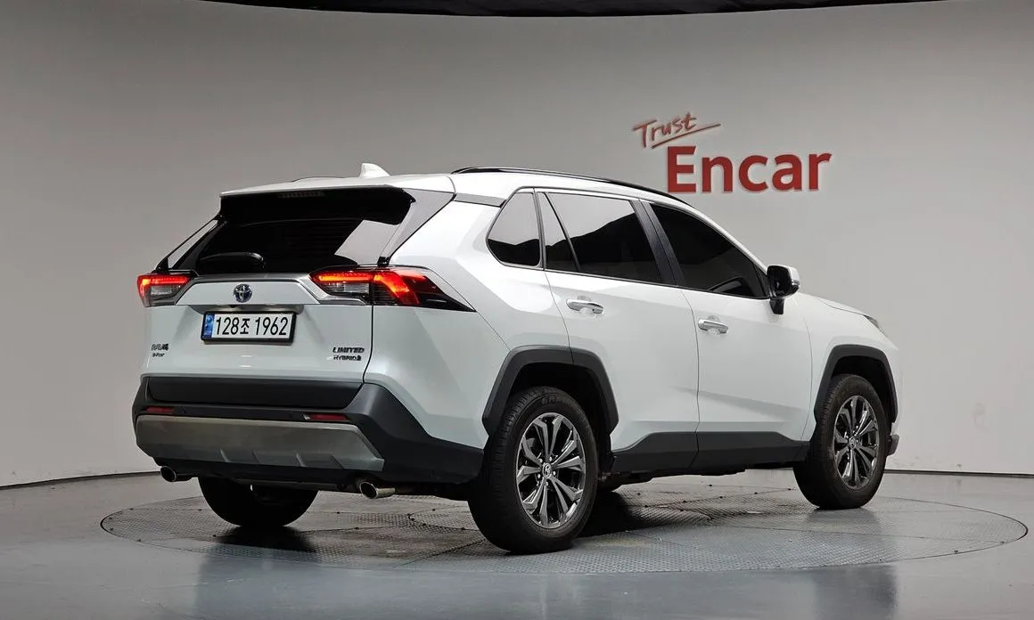 Toyota RAV4 — фото 3