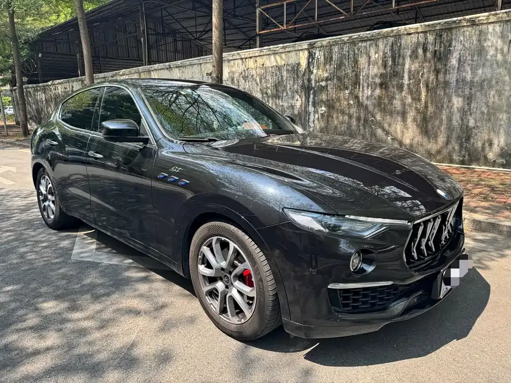 Maserati Levante — фото 1