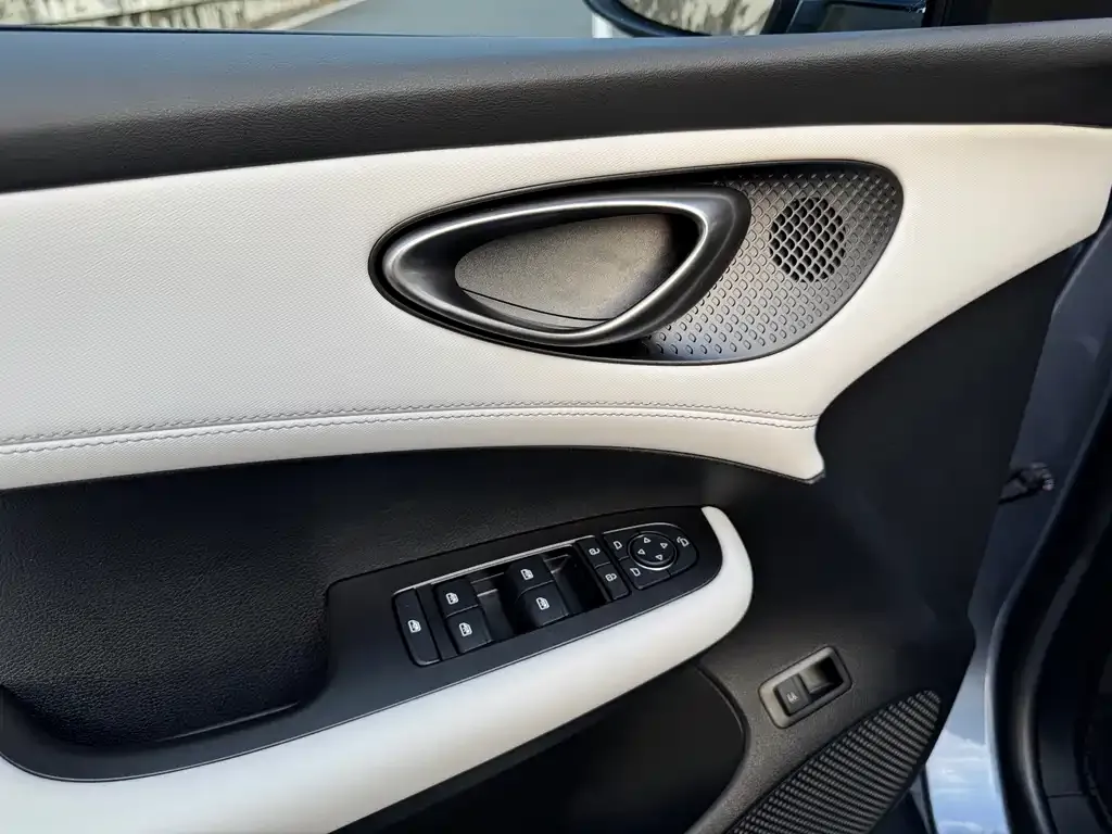 BYD Seal 05 DM-i — фото 2