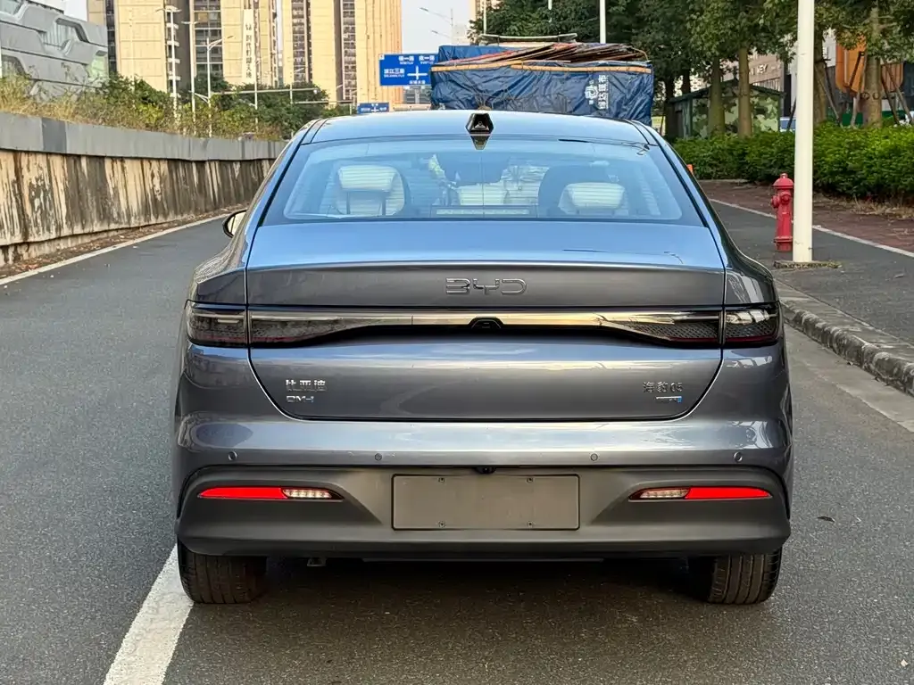 BYD Seal 05 DM-i — фото 8