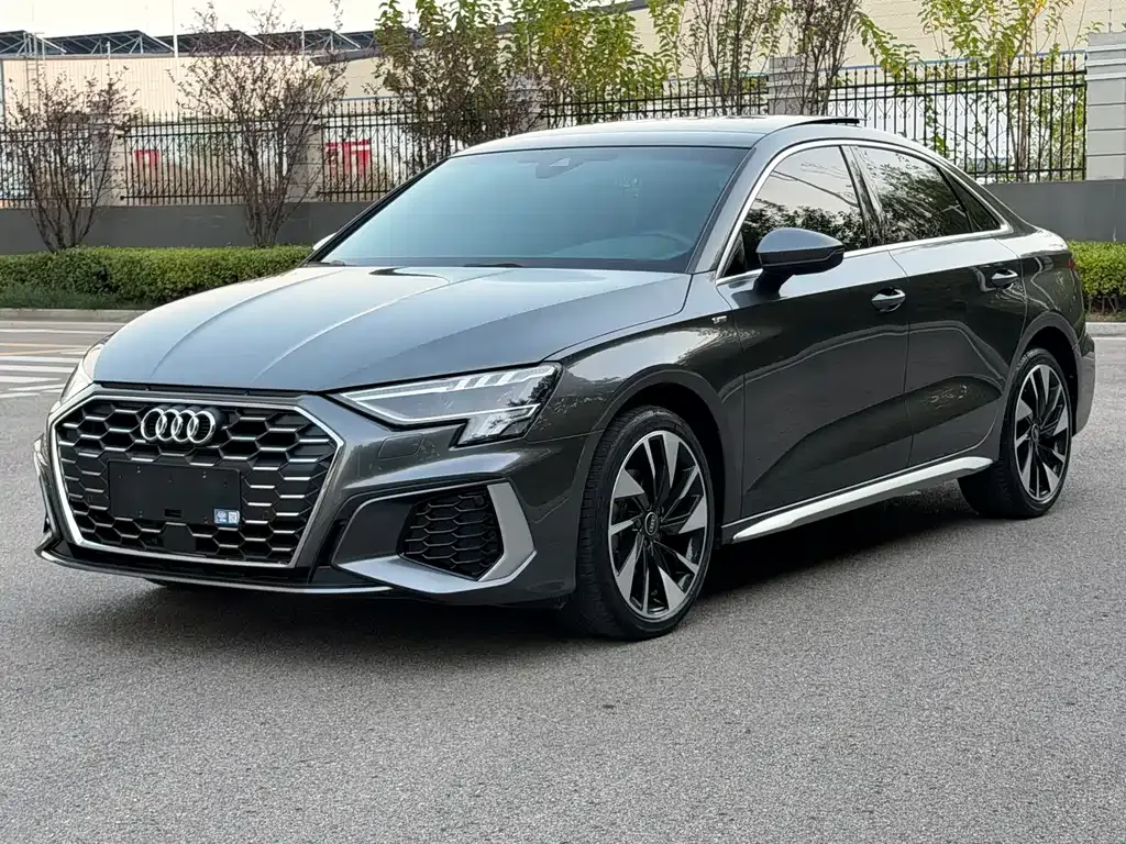 Audi A3 — фото 1
