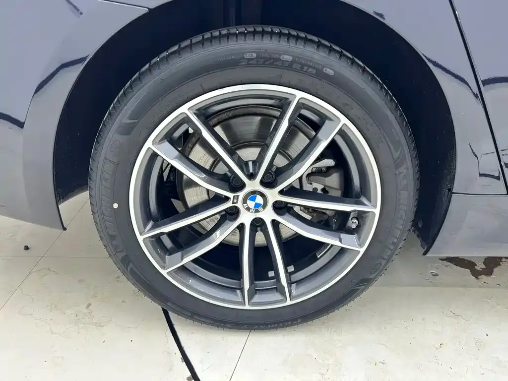 BMW 5 Series — фото 4
