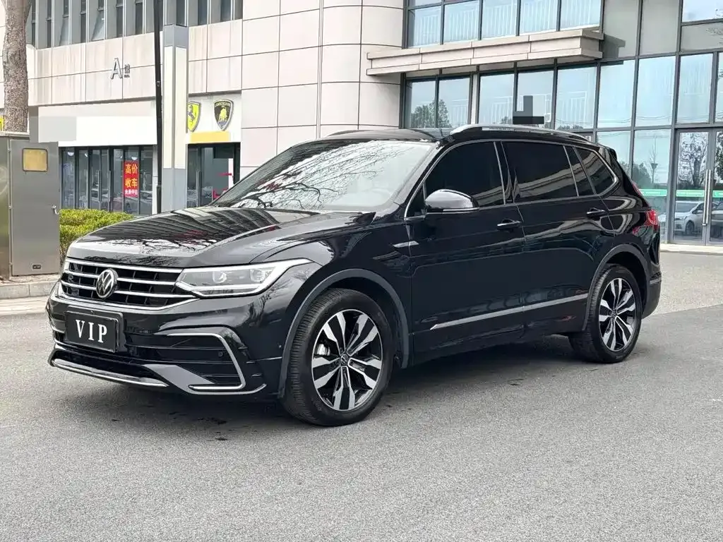 Volkswagen Tiguan L — фото 1