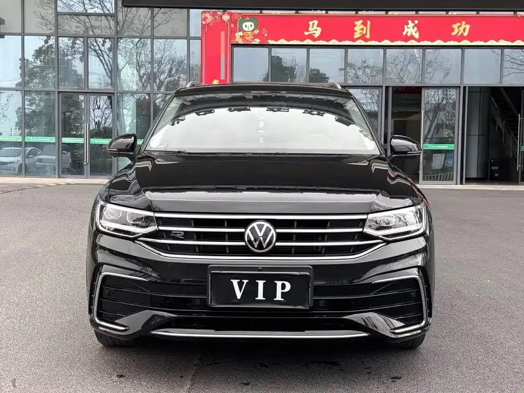 Volkswagen Tiguan L — фото 6