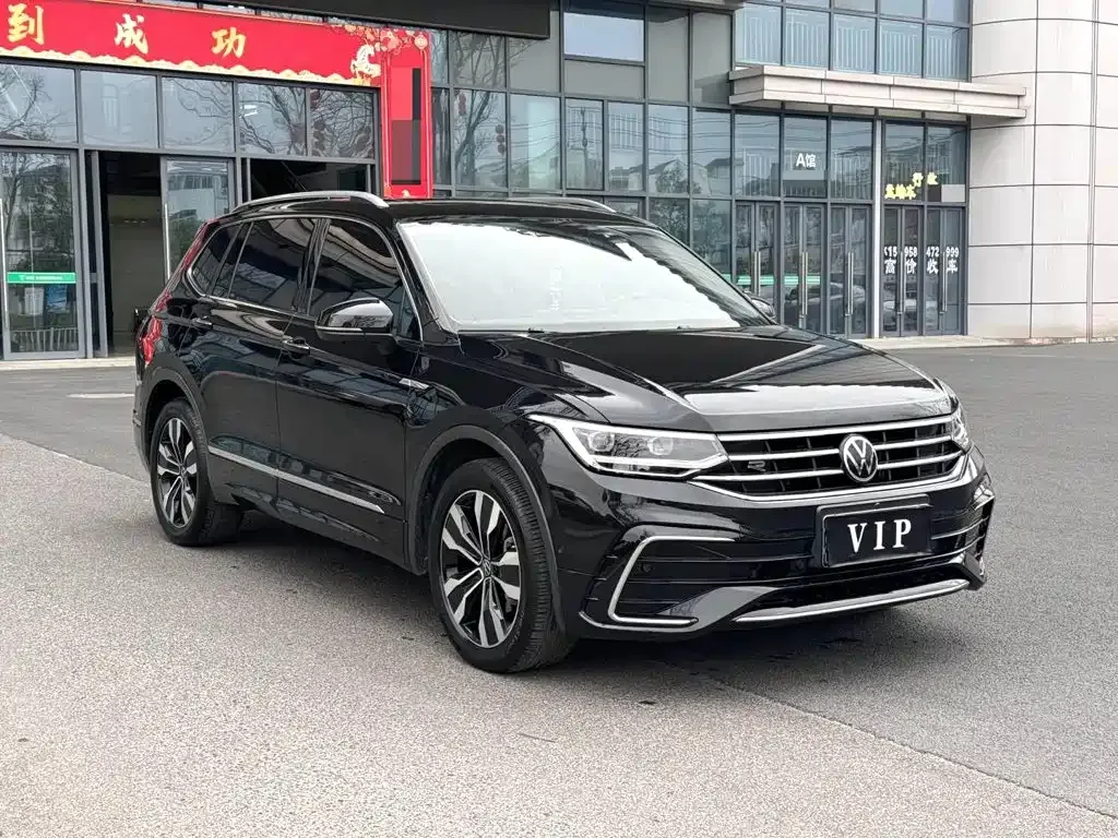 Volkswagen Tiguan L — фото 9