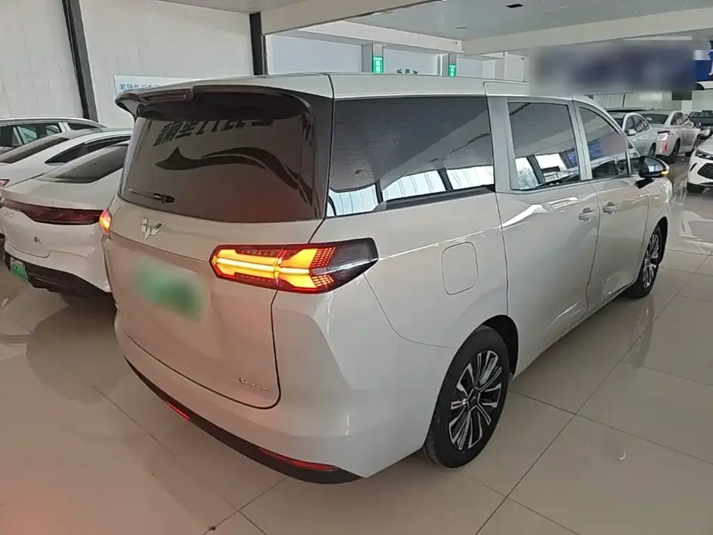 Wuling Xingguang 730 New Energy — фото 1