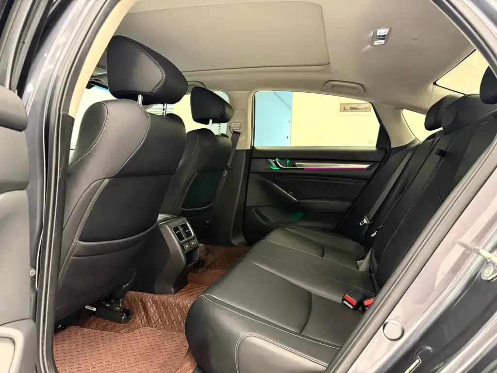Honda Accord — фото 10
