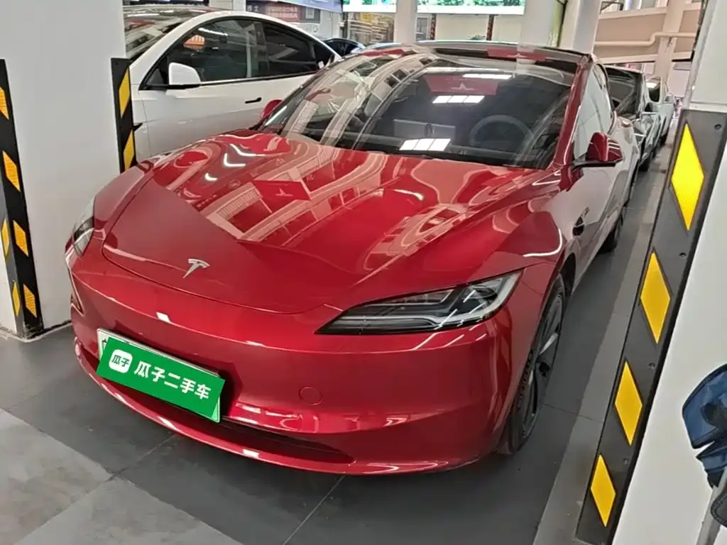 Tesla Model 3 — фото 1