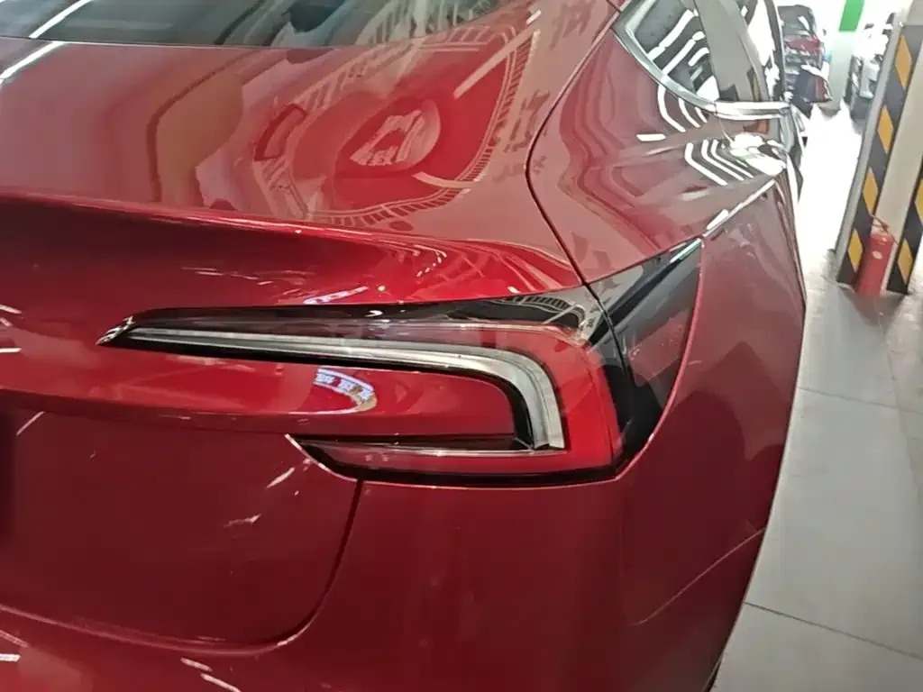 Tesla Model 3 — фото 2