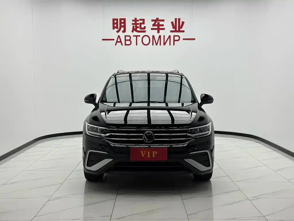 Volkswagen Tiguan L — фото 6