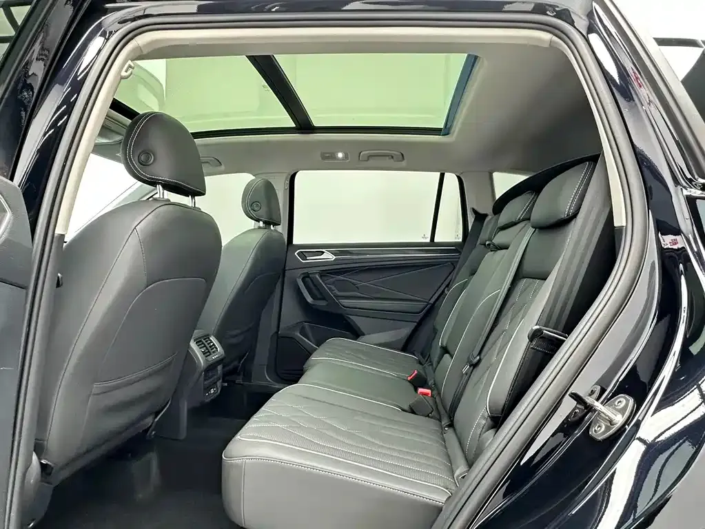 Volkswagen Tiguan L — фото 9