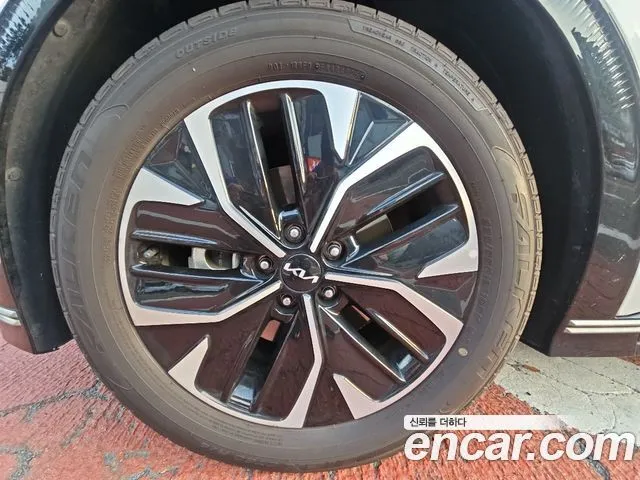 Kia EV6 — фото 9