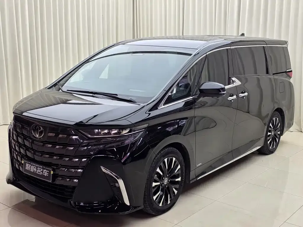 Toyota Alphard — фото 1