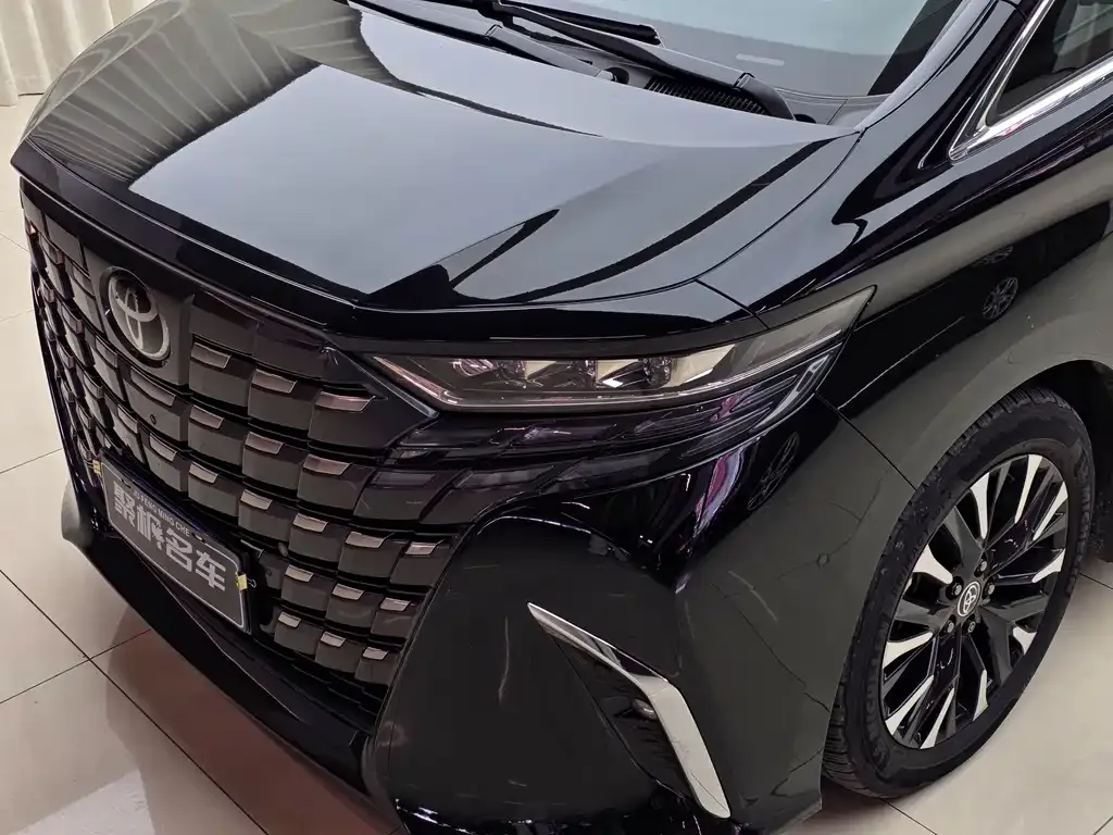 Toyota Alphard — фото 2