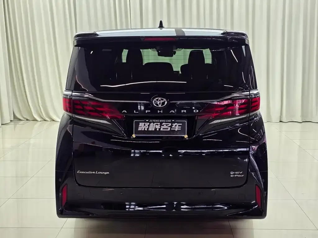 Toyota Alphard — фото 3