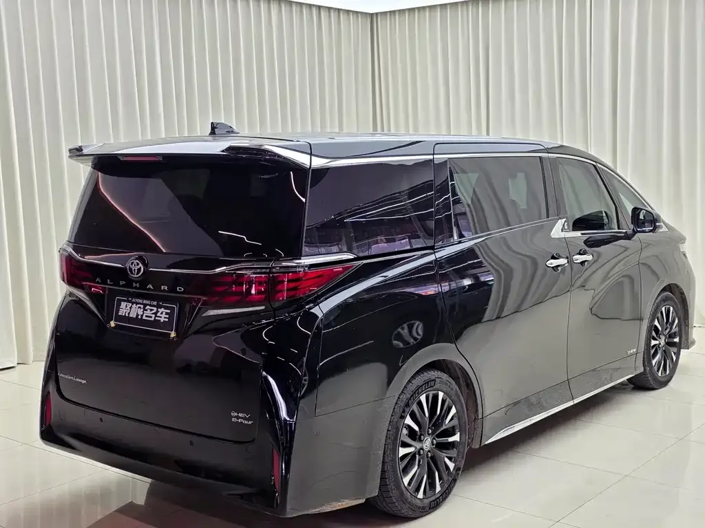 Toyota Alphard — фото 5
