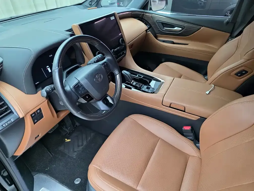 Toyota Alphard — фото 10