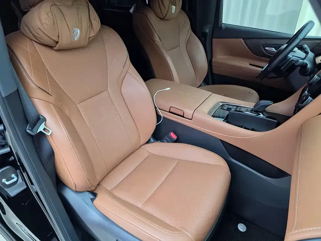Toyota Alphard — фото 9