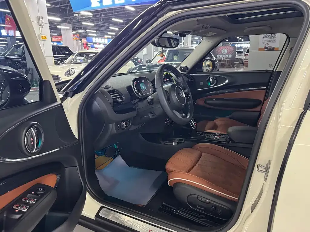 MINI Clubman — фото 3