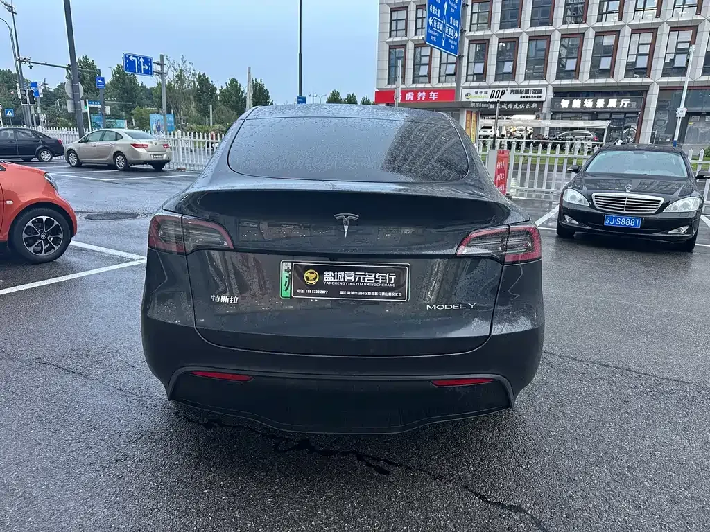 Tesla Model Y — фото 7