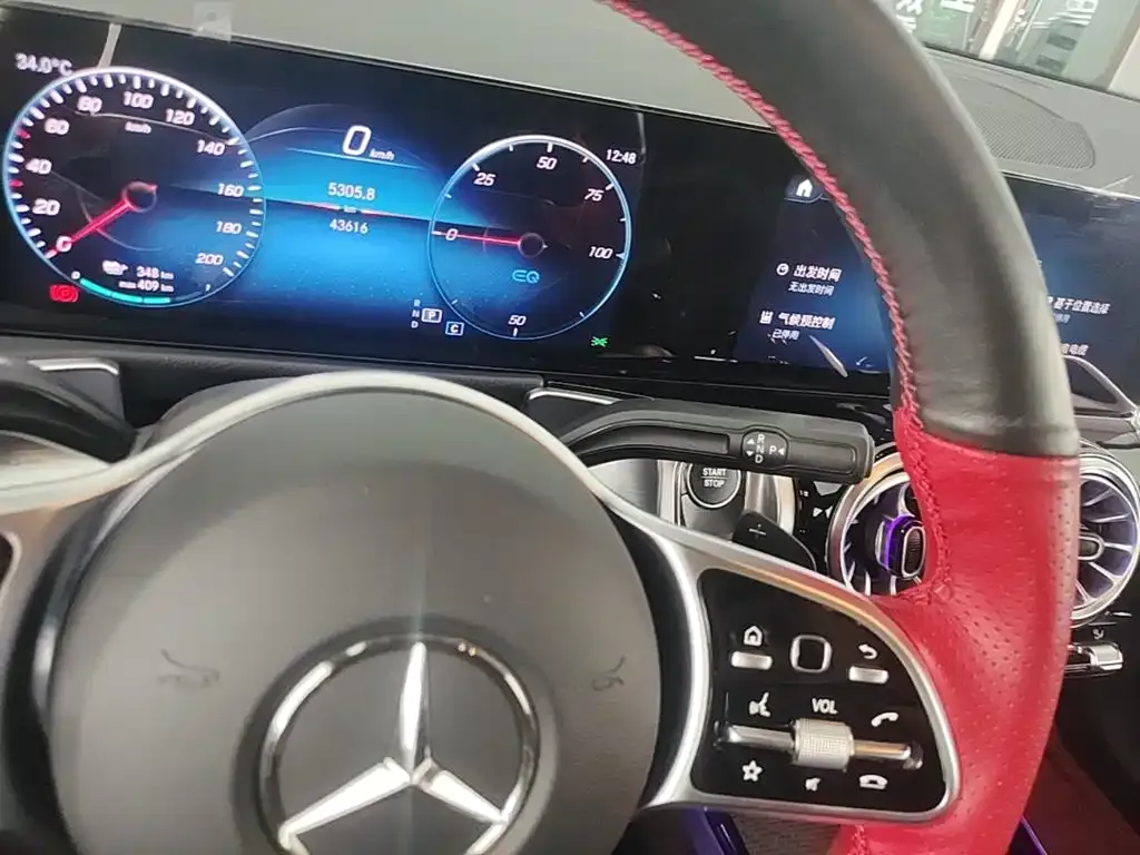 Mercedes-Benz EQB — фото 1