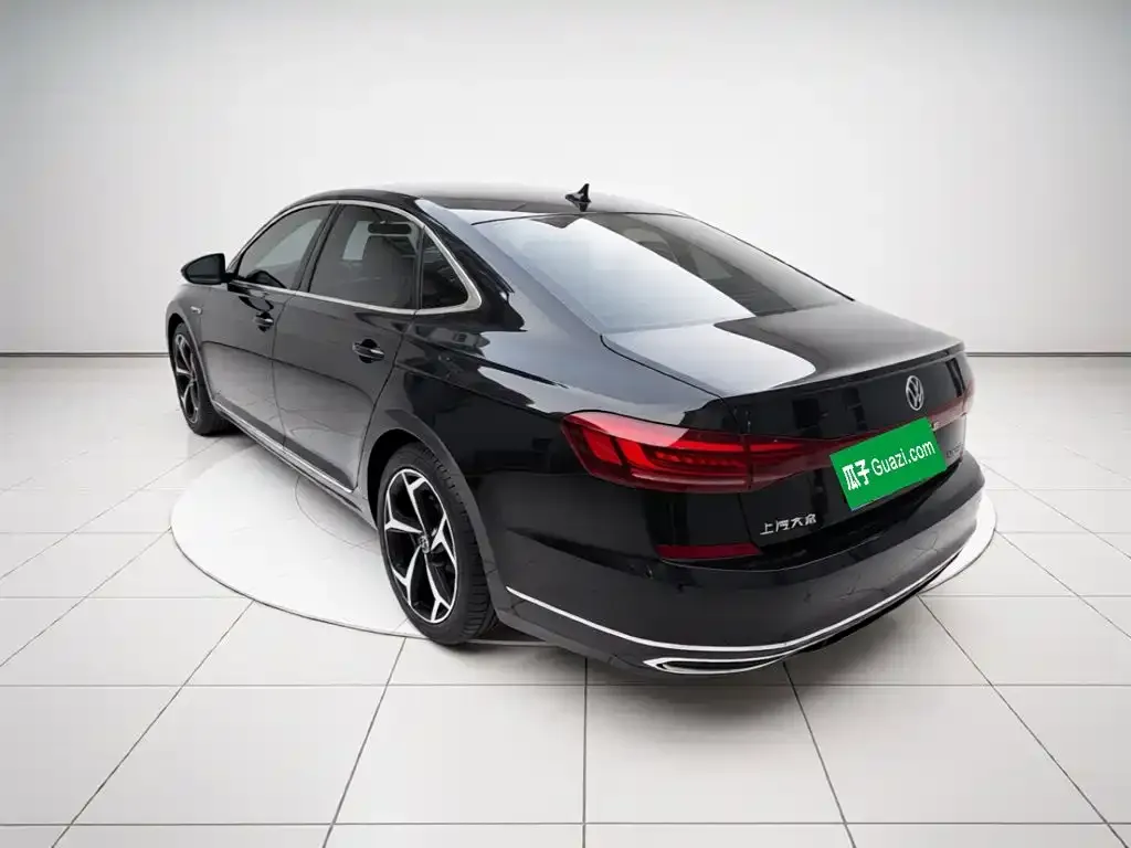 Volkswagen Passat — фото 6
